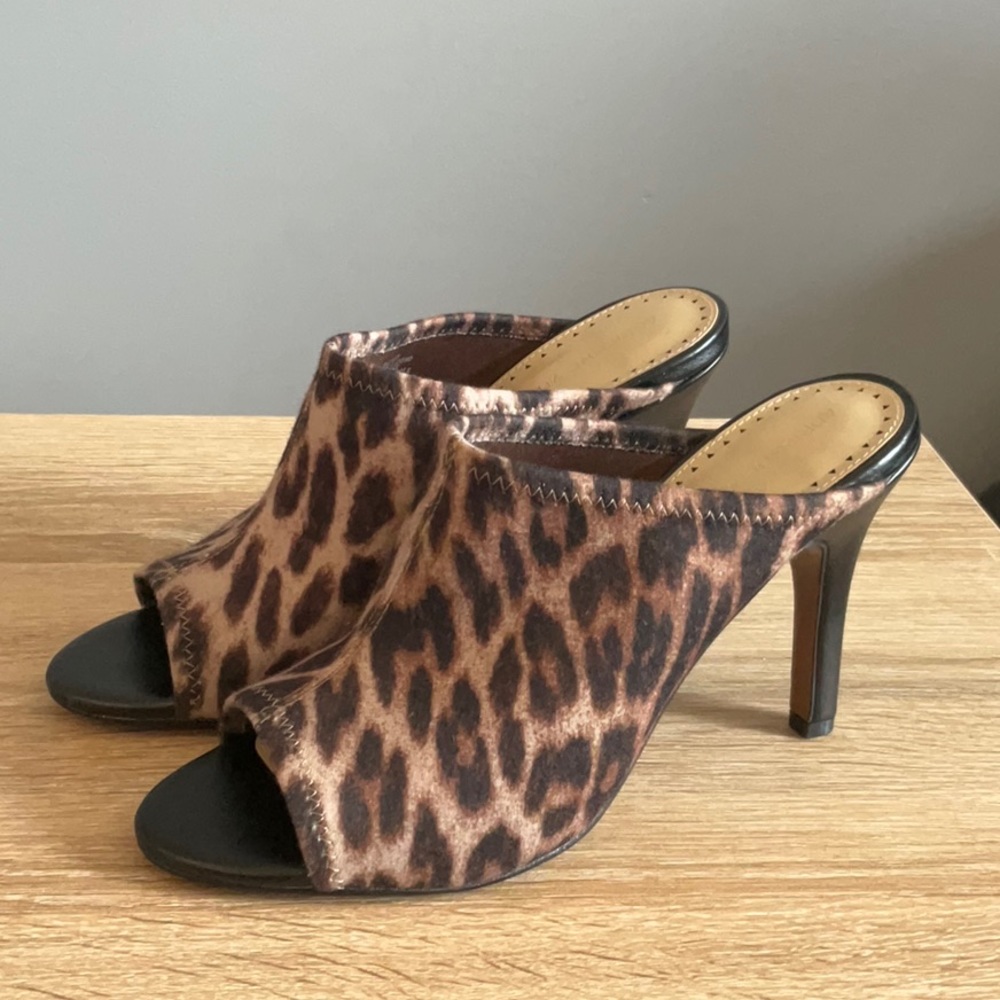 Nwot Adrienne Vittadini Leopard Print Peep Toe Mules Sz 7